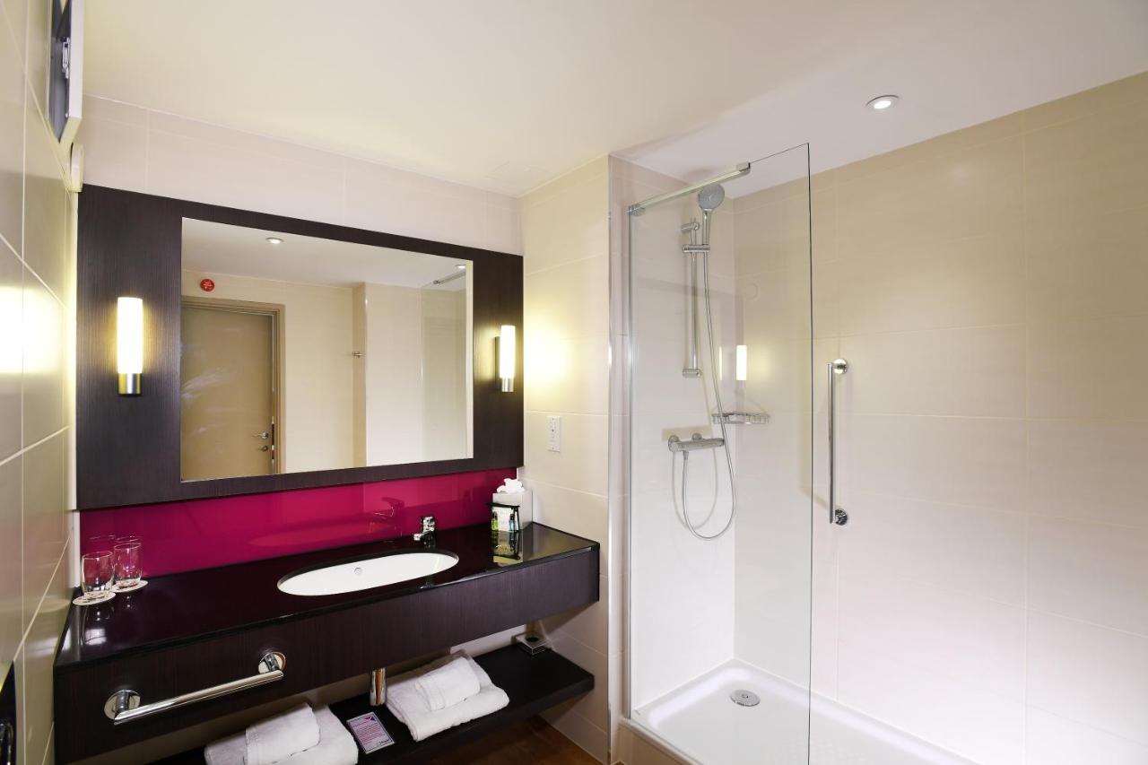 Lancaster Hotel&Spa Uxbridge Esterno foto