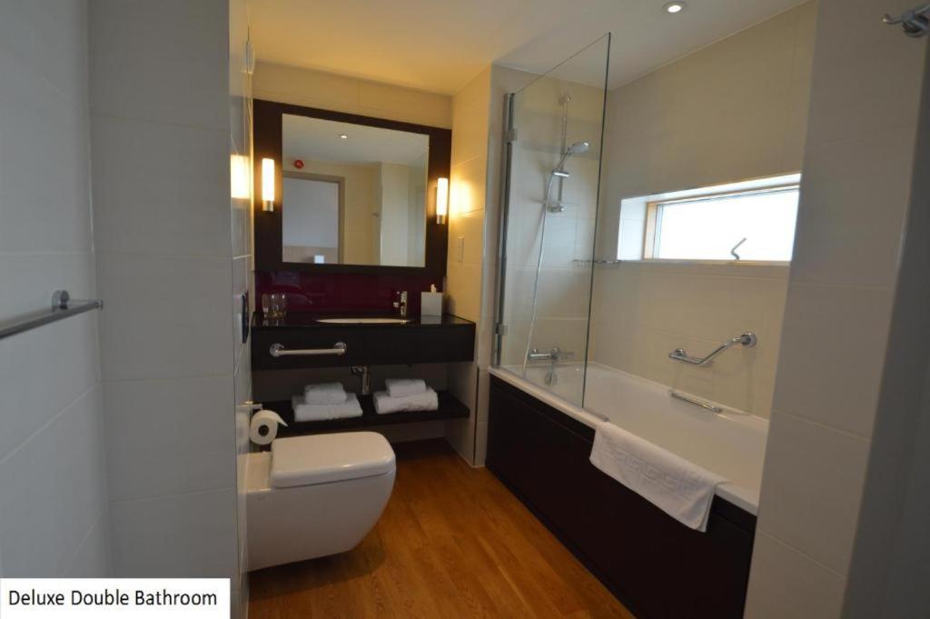 Lancaster Hotel&Spa Uxbridge Esterno foto