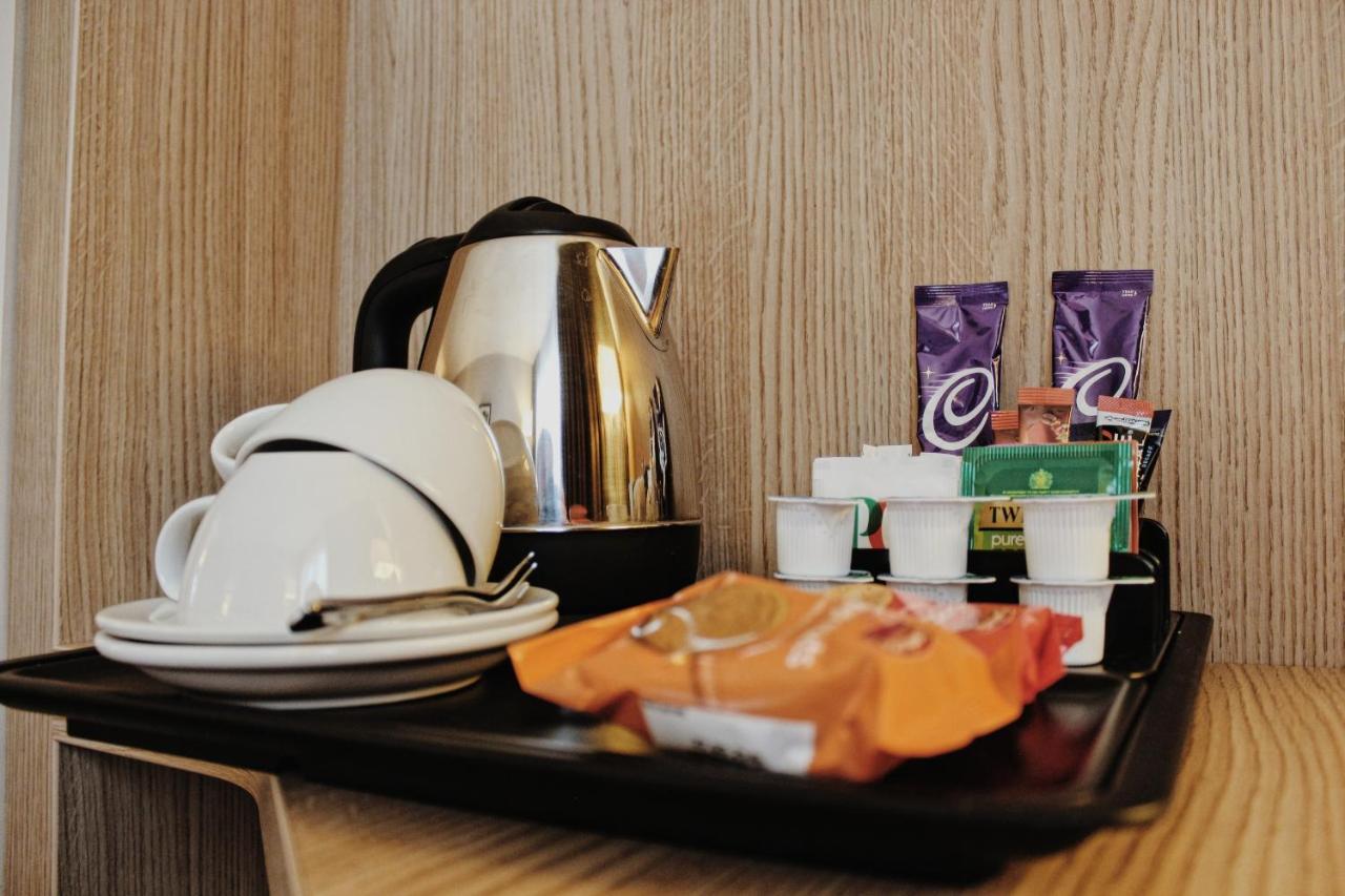 Lancaster Hotel&Spa Uxbridge Esterno foto