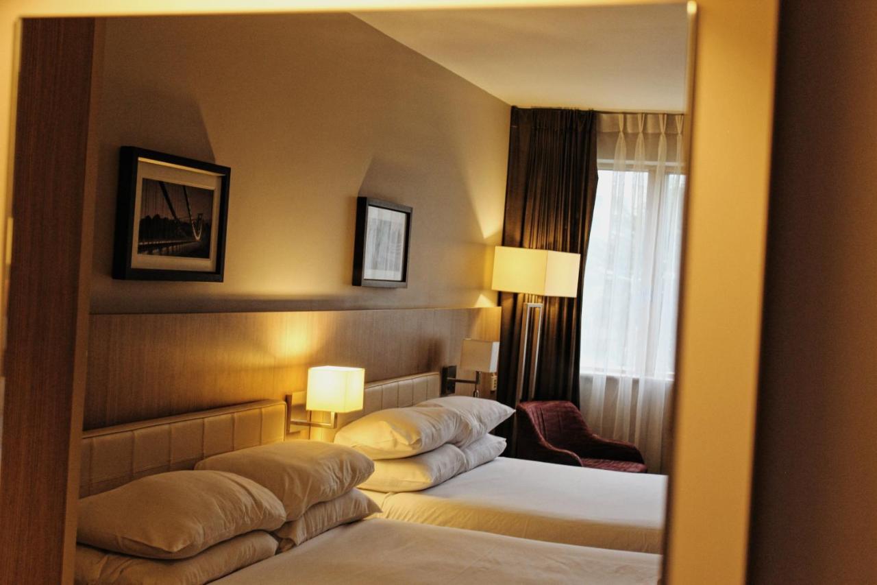 Lancaster Hotel&Spa Uxbridge Esterno foto
