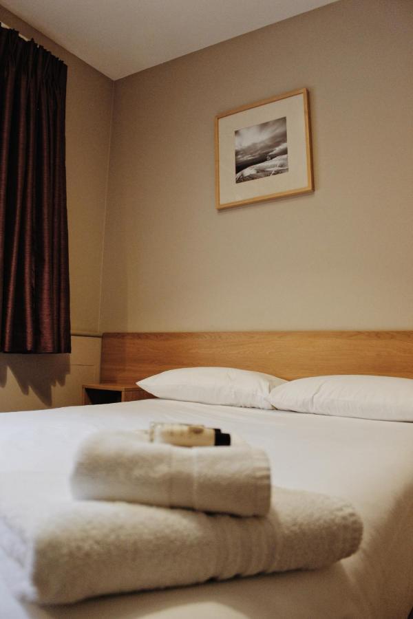 Lancaster Hotel&Spa Uxbridge Esterno foto