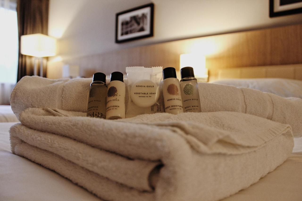 Lancaster Hotel&Spa Uxbridge Esterno foto