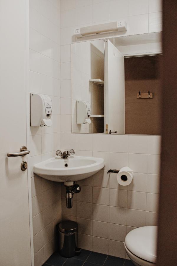 Lancaster Hotel&Spa Uxbridge Esterno foto