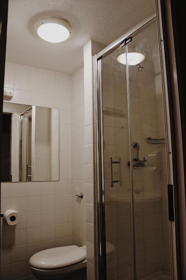 Lancaster Hotel&Spa Uxbridge Esterno foto