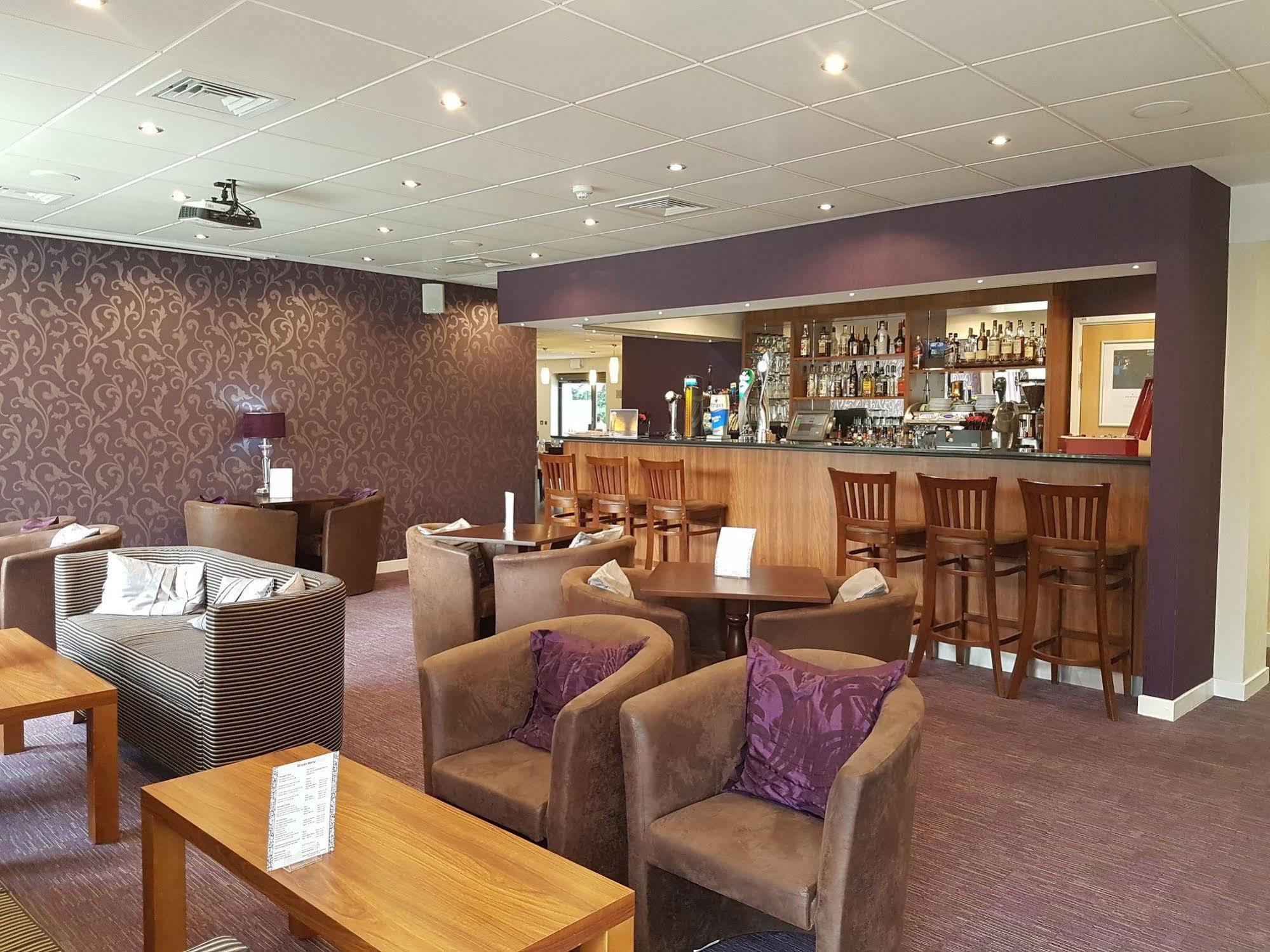 Lancaster Hotel&Spa Uxbridge Esterno foto