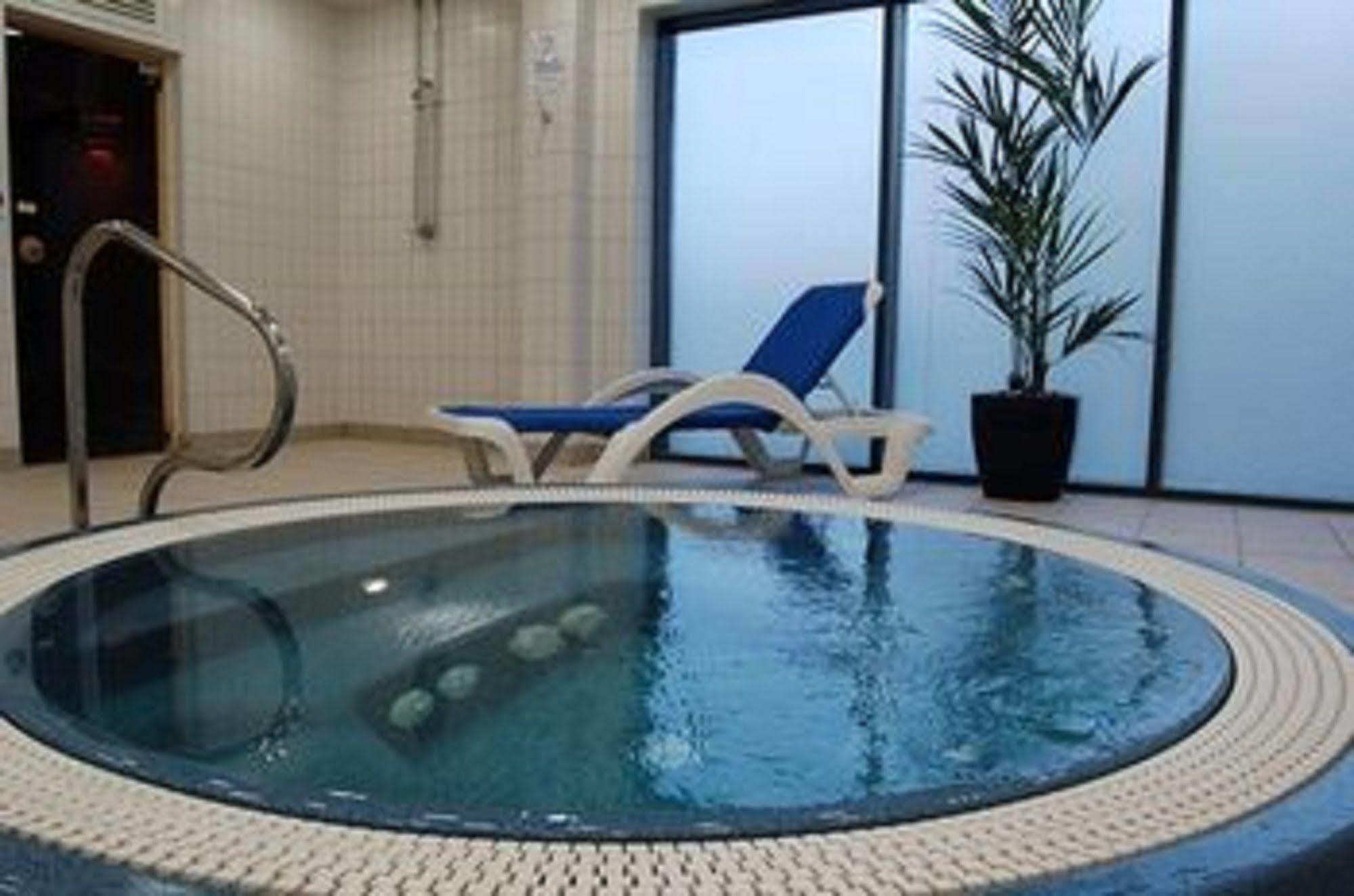 Lancaster Hotel&Spa Uxbridge Esterno foto