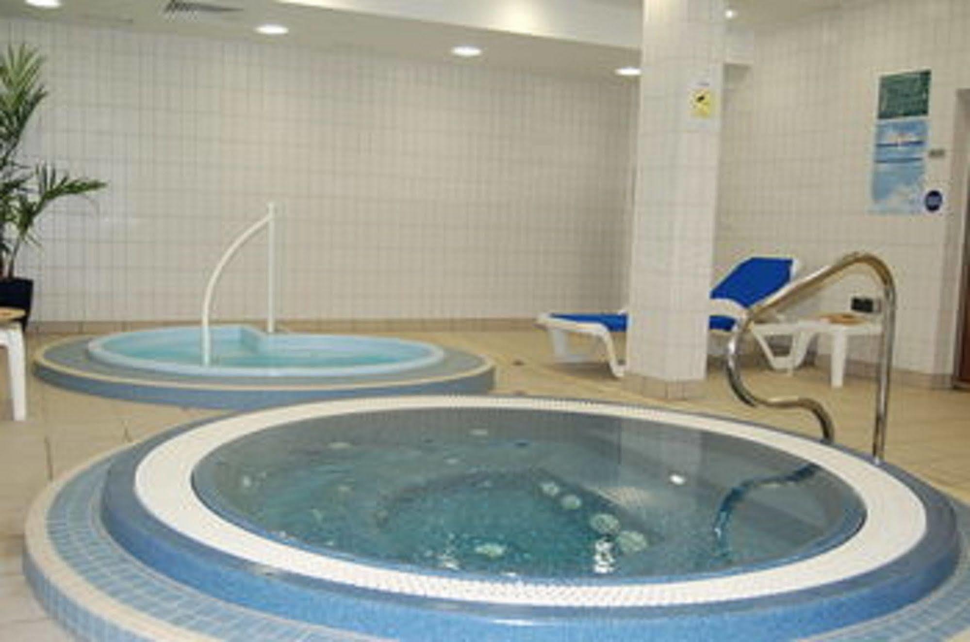 Lancaster Hotel&Spa Uxbridge Esterno foto
