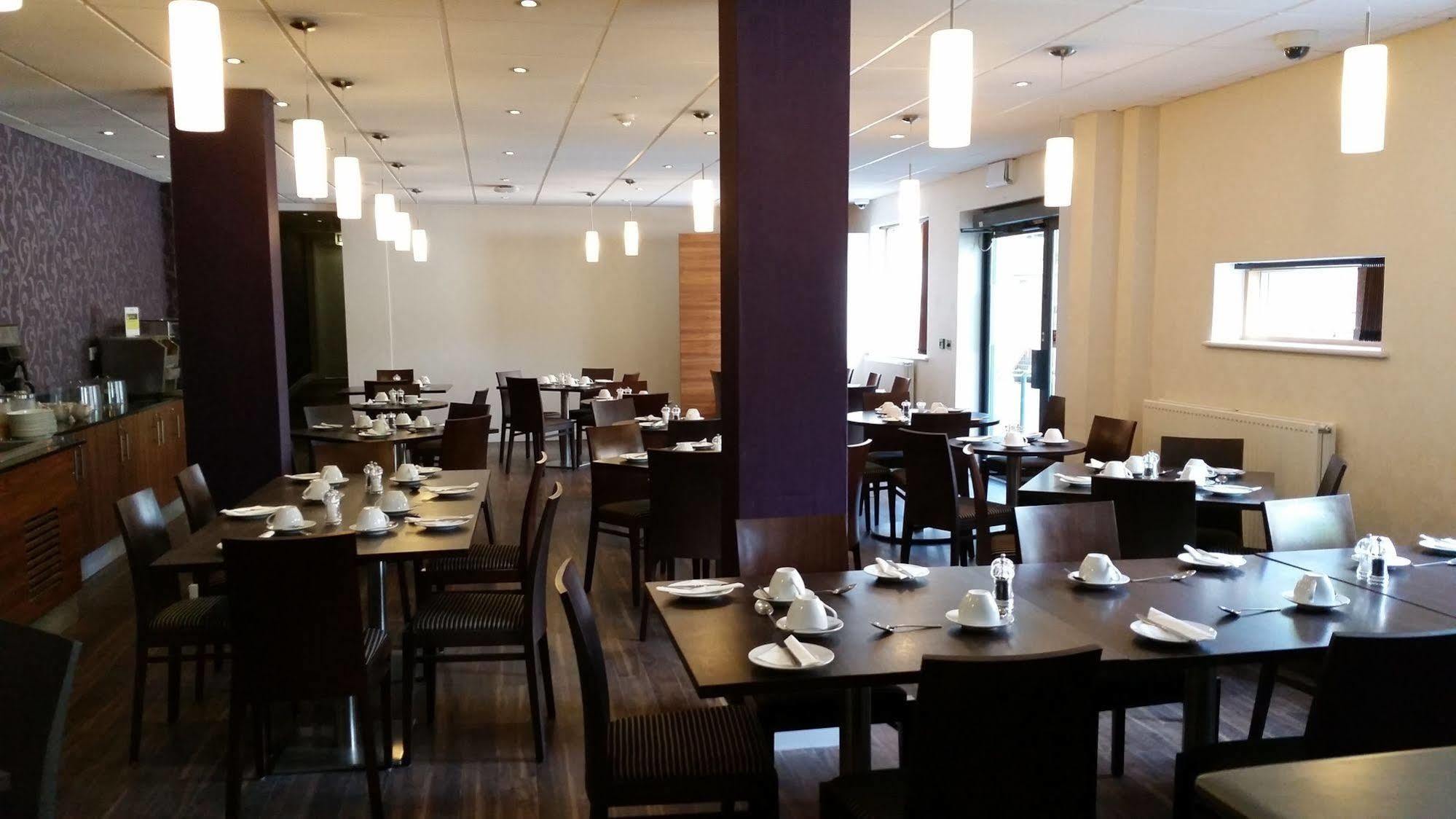 Lancaster Hotel&Spa Uxbridge Esterno foto