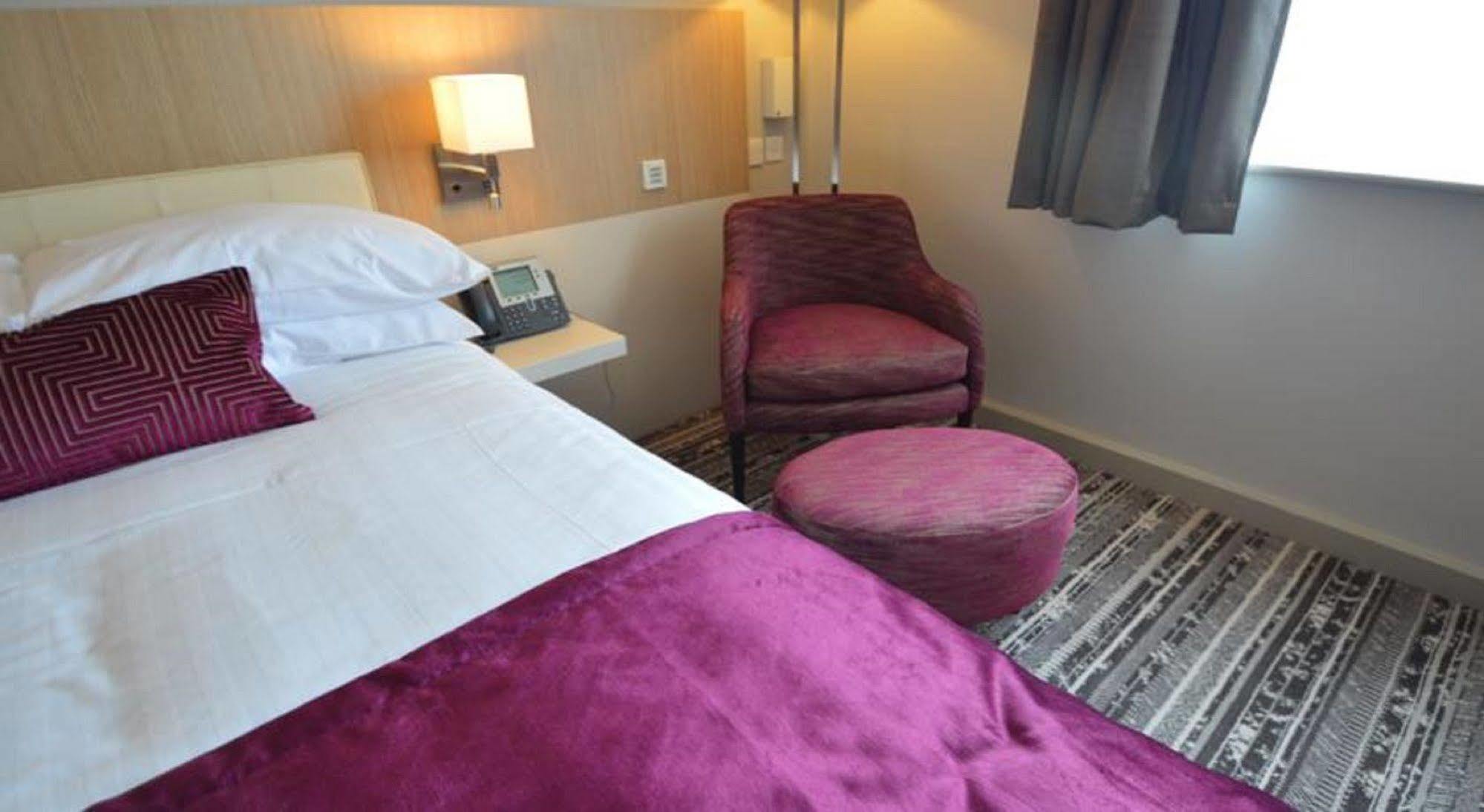 Lancaster Hotel&Spa Uxbridge Esterno foto